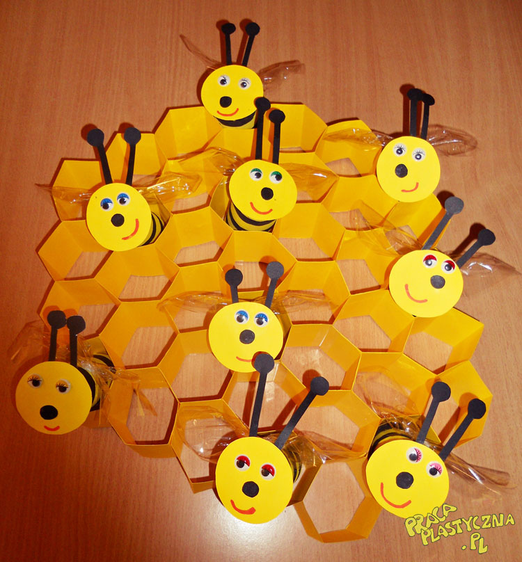 Pszczółki w ulu