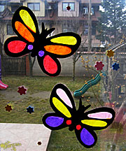 Witrażowe motyle na okno