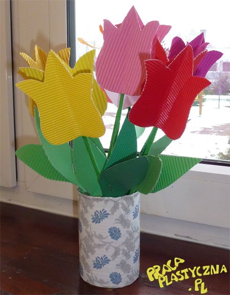 Kwiaty z papieru falistego